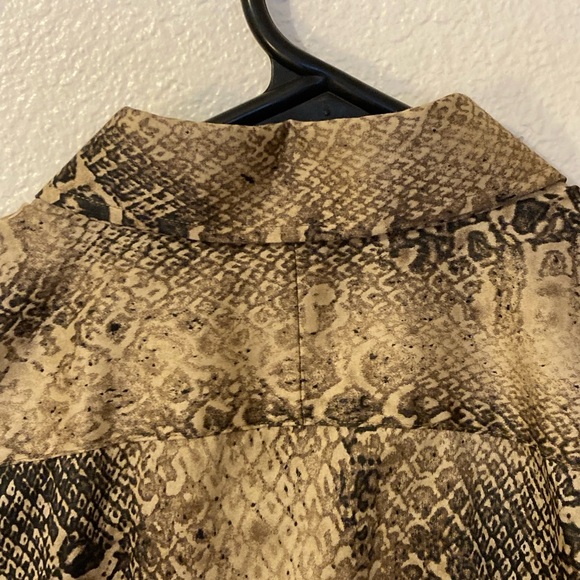 Lauren by Ralph Lauren, Petite Large, Snake Print, Button Down, Collar Shirt - Picture 10 of 16